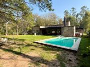 Casa en alquiler tres dormitorios amoblada en Puerto Paraiso