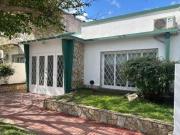 Casa en alquiler, tres dormitorios, cochera Hudson