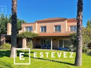 Casa en Alquiler y/o Venta en Barrio Cerrado, con pileta...