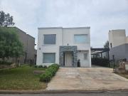 Casa en Venta, 3 Ambientes, en Barrio Alvear de...