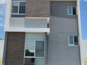 Casa en amplia en renta, Mangata Residencial