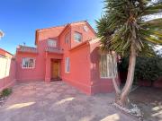 Casa En Arriendo 3d/3b + Sala De Estars Valle Lo Campino