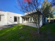 Casa en arriendo Av. Chicureo / El Algarrobo