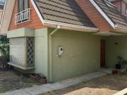 Casa en arriendo c/ estacionamiento en Belloto Centro