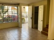Casa en arriendo c/ estacionamiento en El Abrazo