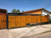 Casa en arriendo c/ estacionamiento en Elisa Correa