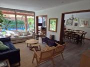 Casa en arriendo c/ estacionamiento en Los Trapenses