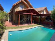 Casa en arriendo c/ estacionamiento en Pedro Fontova