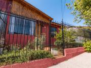 Casa en arriendo c/ estacionamiento en Santa Julia