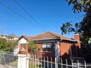 Casa en arriendo c/ estacionamiento en Troncos Viejos