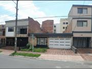 Casa en arriendo Calle 40a 81a 127, Simón Bolívar,...