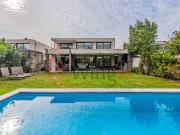 Casa en arriendo de 5 dormitorios c/ estacionamiento en...