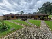 Casa en Arriendo, El Escobero, Envigado Casa en Arriendo, El Escobero, Envigado