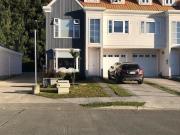 Casa en Arriendo en Av Dos Esteros 46