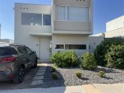 Casa en Arriendo en Avenida casa de piedra