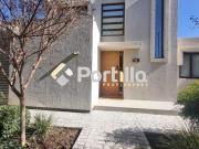 Casa en Arriendo en Colina 3 dormitorios 4 baños