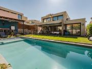 Casa en Arriendo en Colina 3 dormitorios 4 baños