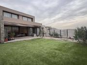 Casa en Arriendo en Colina 4 dormitorios 4 baños