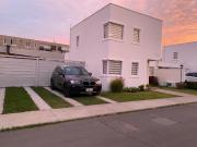 Casa en Arriendo en Condominio amoblada – 4 Dormitorios,...