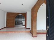 casa en arriendo en el poblado. Cod A2915