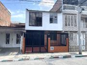 casa en arriendo en la alameda. Cod A9161844