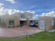 casa en arriendo en la calera. Cod A121133014