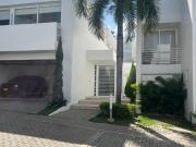 casa en arriendo en la castellana. Cod A123548