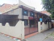 casa en arriendo en las camelias. Cod A9052
