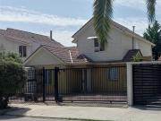 Casa en Arriendo en Los Alcones con calle Quillay