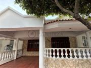 casa en arriendo en prados del este. Cod A3174