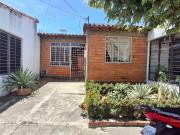 casa en arriendo en prados del este. Cod A496