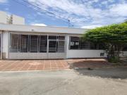 casa en arriendo en prados del este. Cod A985