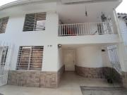 casa en arriendo en urbanización la flora. Cod A121718