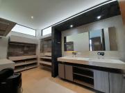 casa en arriendo/venta en el poblado. Cod V63526