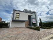 casa en arriendo/venta en via bocono. Cod V1128