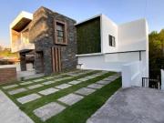 Casa en avenida principal de Loma de Vallescondido, Zona...