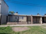 Casa en B. Favaloro 3 dormitorios, Cochera y Patio