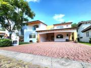CASA EN BALVANERA CLUB DE GOLF EN CORREGIDORA