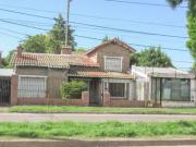 Casa en barrio Fisherton, sobre Av. Córdoba. Ideal comercial