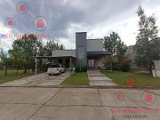 Casa en barrio privado Altos de Zorraquín en impecable...