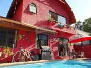 Casa en barrio residencial con buena ubicación