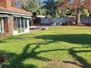 Casa en Barrio Santa Rita con cancha de tenis