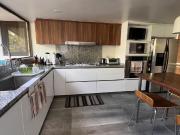 CASA EN BOSQUES CON DETALLES ÚNICOS