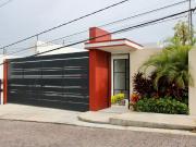 Casa en Burgos, Morelos con alberca climatizada, terraza...