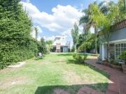 Casa de 5 ambientes con pileta y jardín Haedo