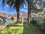 Venta Chalet con quincho y pileta, barrio Caisamar