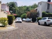 Casa en calle cerrada 4 recamaras