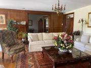 Casa en calle cerrada, con jardín y alberca