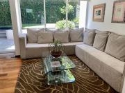 Casa en calle cerrada con jardín y terraza