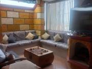 Casa en calle cerrada con vigilancia